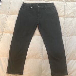BANANA REPUBLIC NWT
GIRLFRIEND BLACK JEANS
SIZE 33/16R